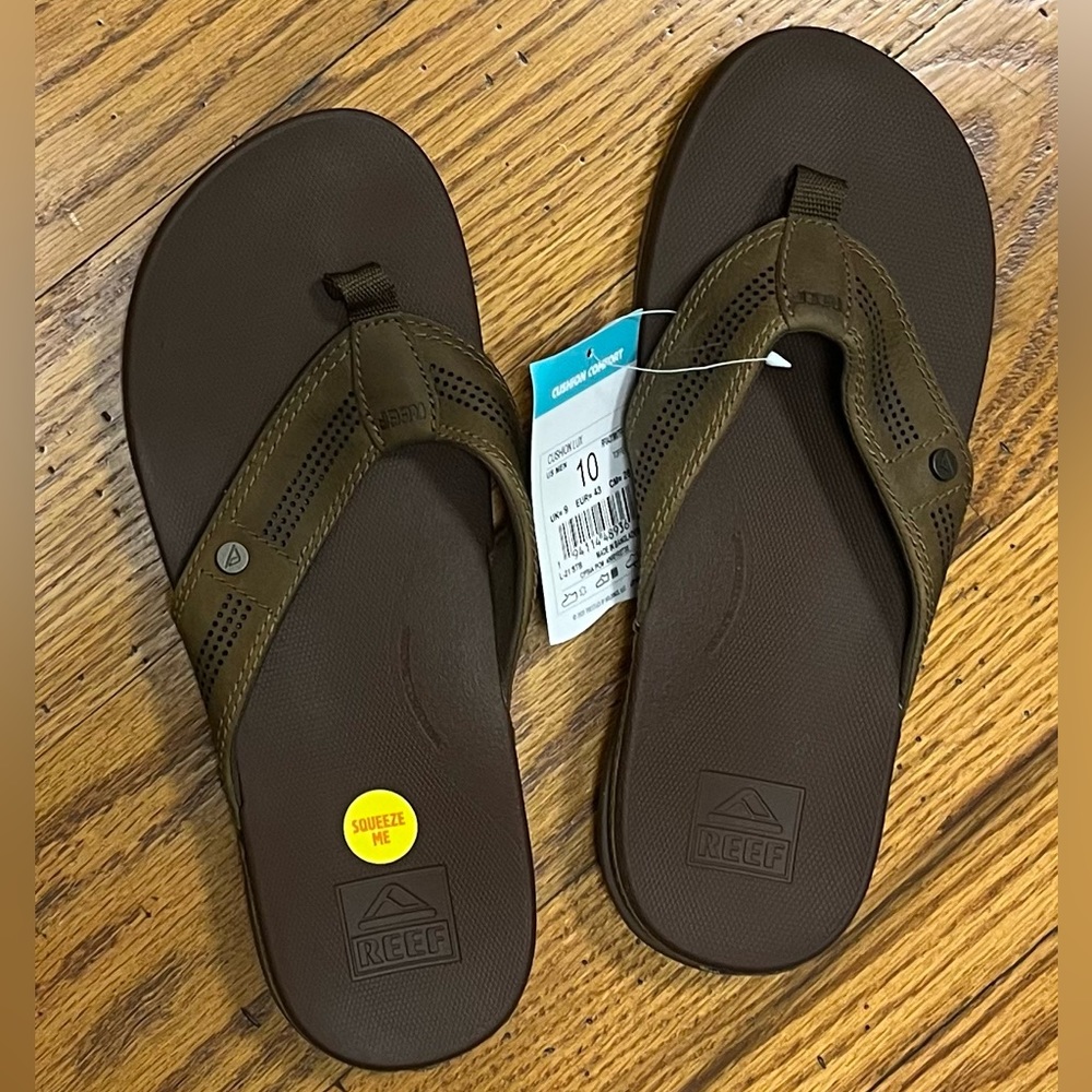 NWT Reef Flip Sandals, Brown - Picture 2 of 3